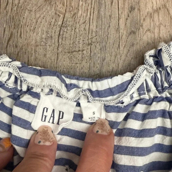 GAP • Short Sleeve Scalloped Striped Top - Picture 9 of 11